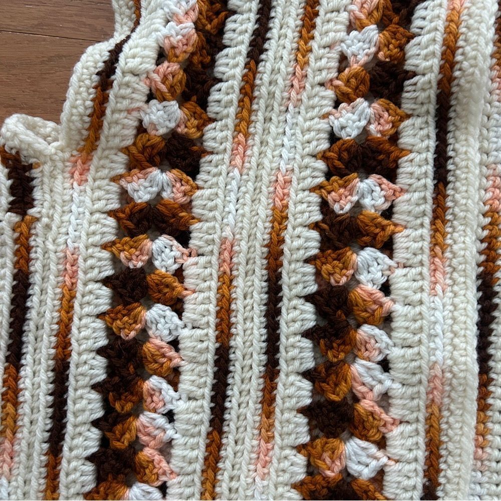 Crochet Sweater Vest Hippie Retro Grannycore Scallop Edge Oversized Handmade - Picture 5 of 10